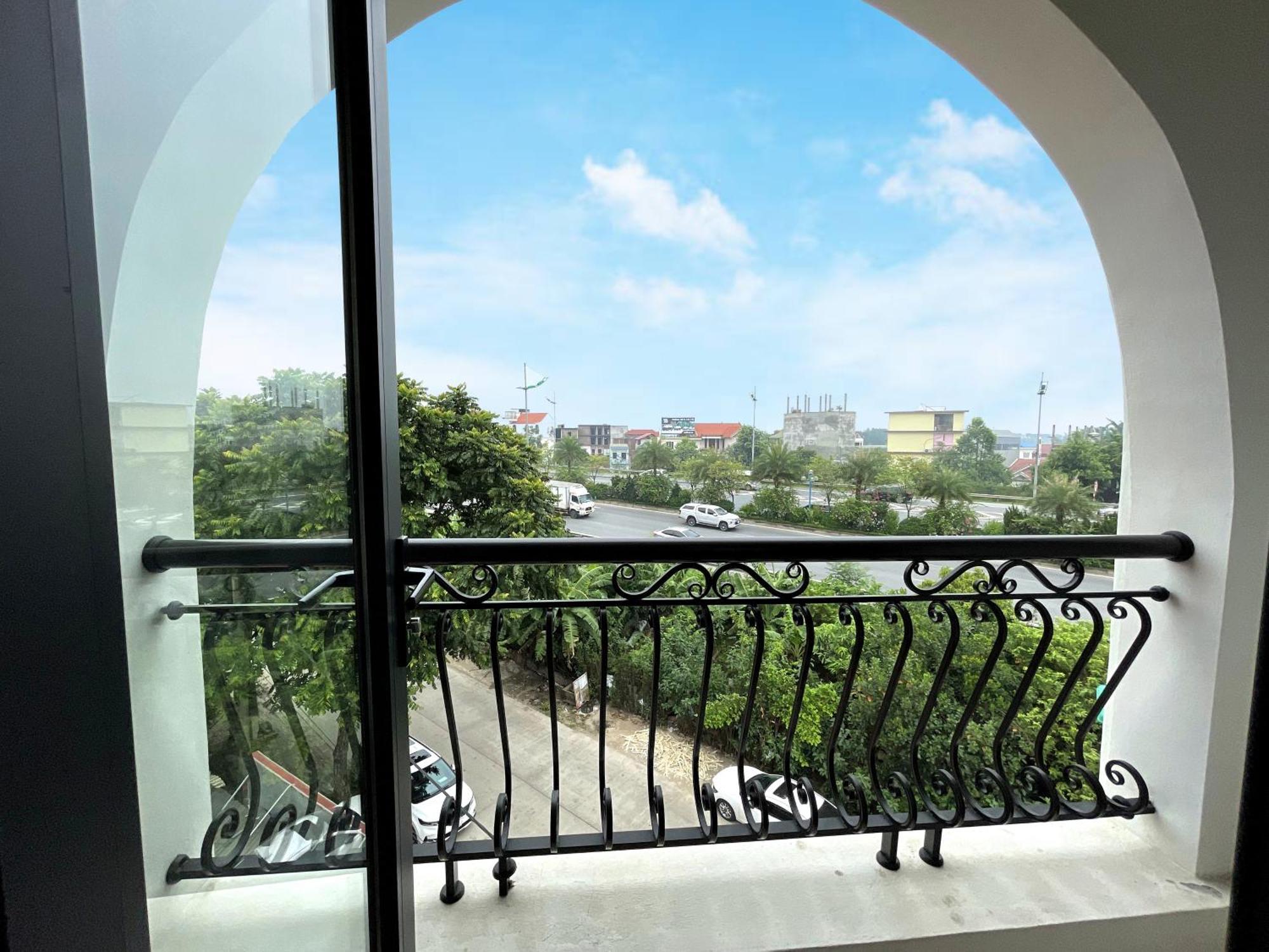Chemi Noi Bai Airport Hotel & Travel Hanoi Exterior photo
